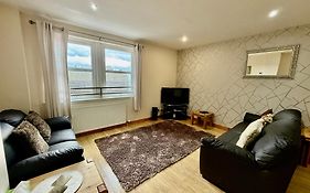 Azim And Suzi'S City Centre Apartment Inverness