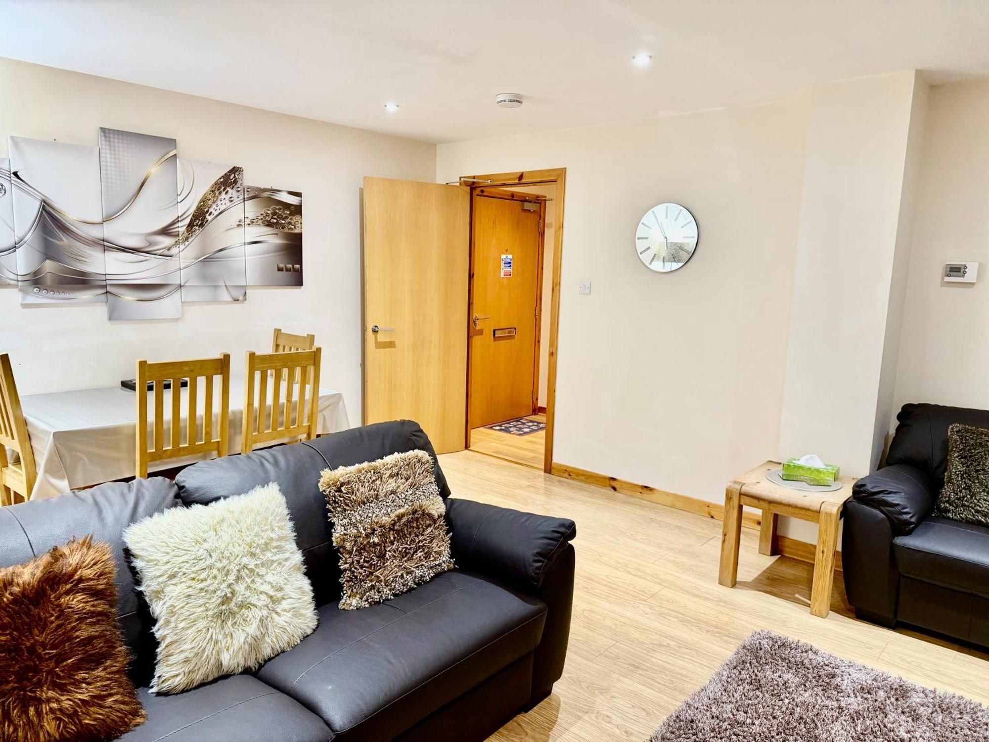 Azim And Suzi'S City Centre Apartment Inverness Exterior photo