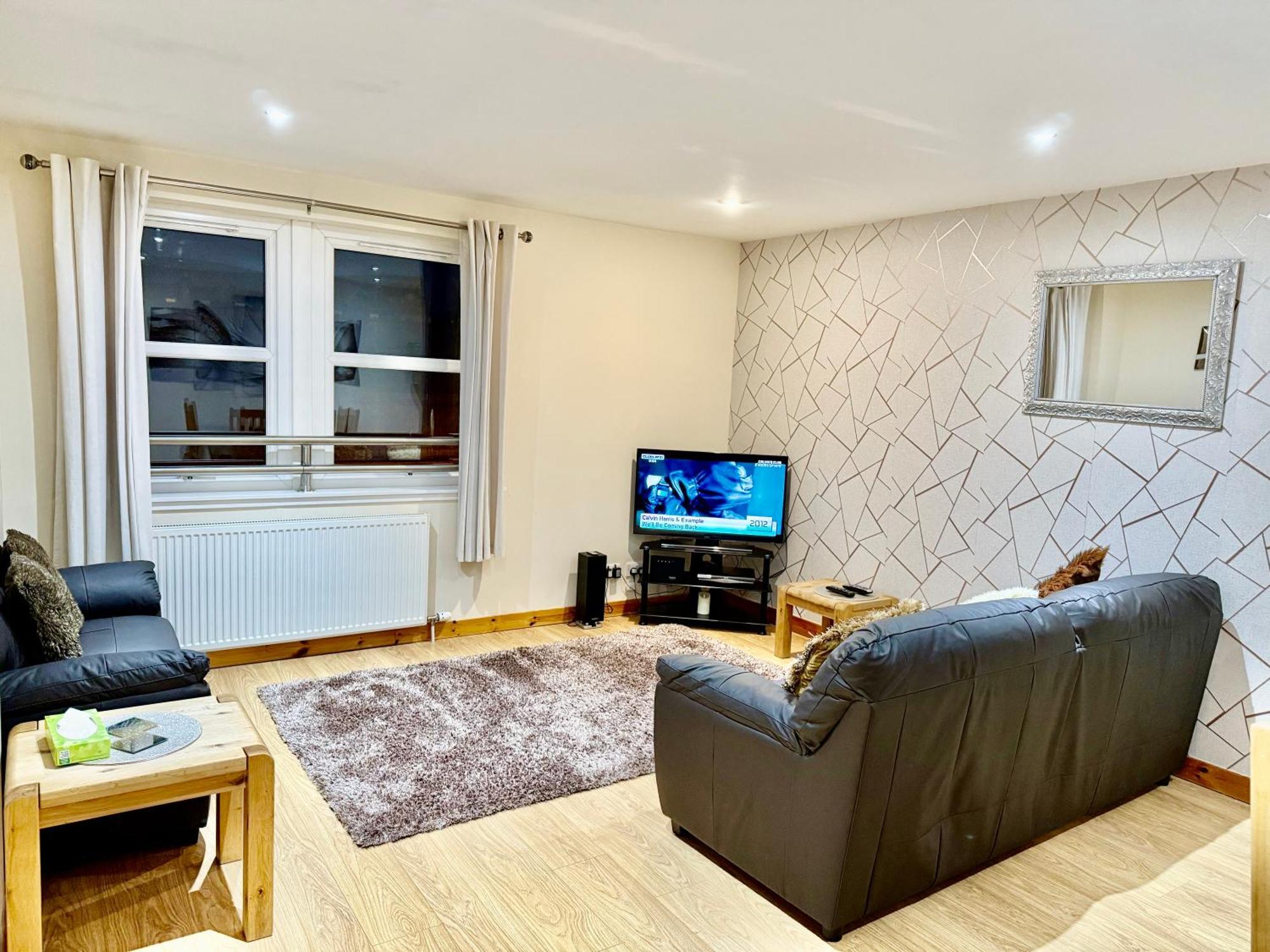 Azim And Suzi'S City Centre Apartment Inverness Exterior photo
